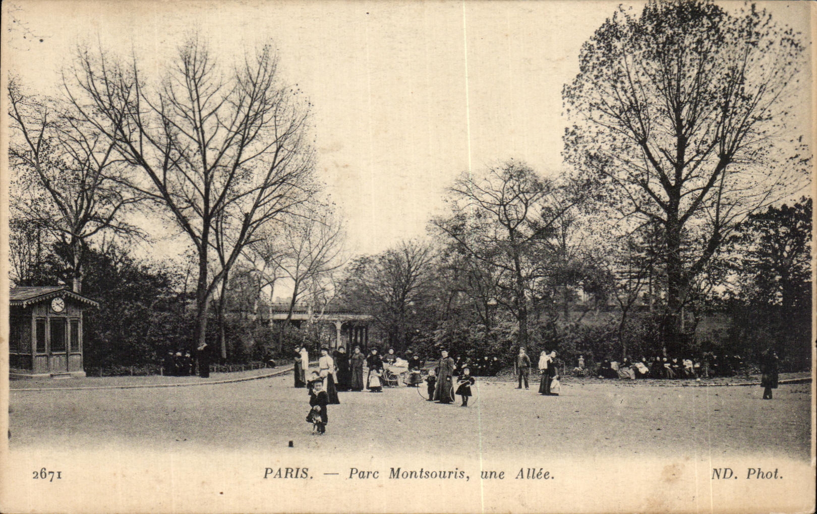 CPA Paris Parc Montsouris une Allee