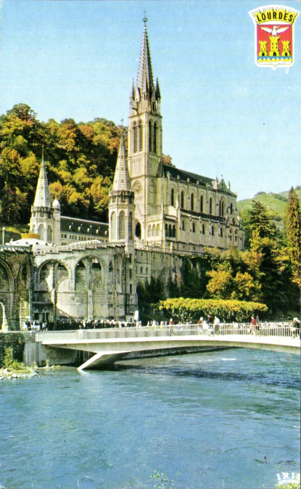 CPA Lourdes La Basilique le Gave e les nouveaux ponts 