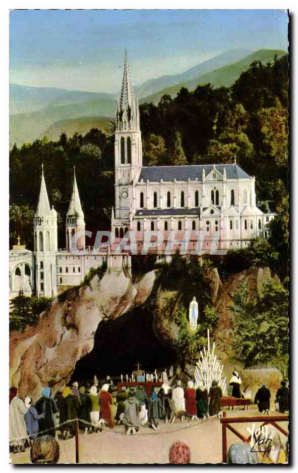 CPA Souvenir de Lourdes 65 La Basilique la Grotte