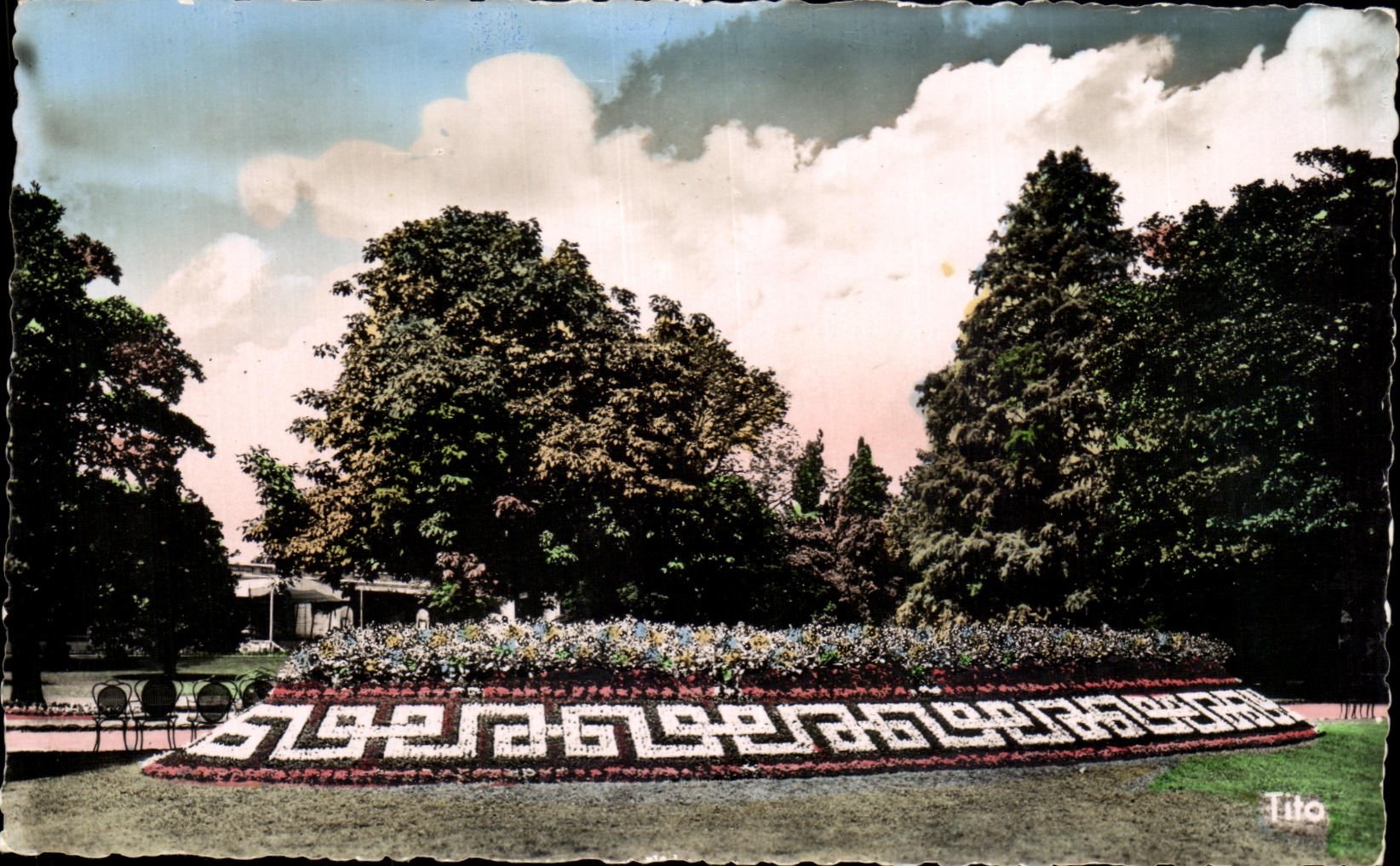 CPA Bordeaux Le Jardin Public Massif de fleurs