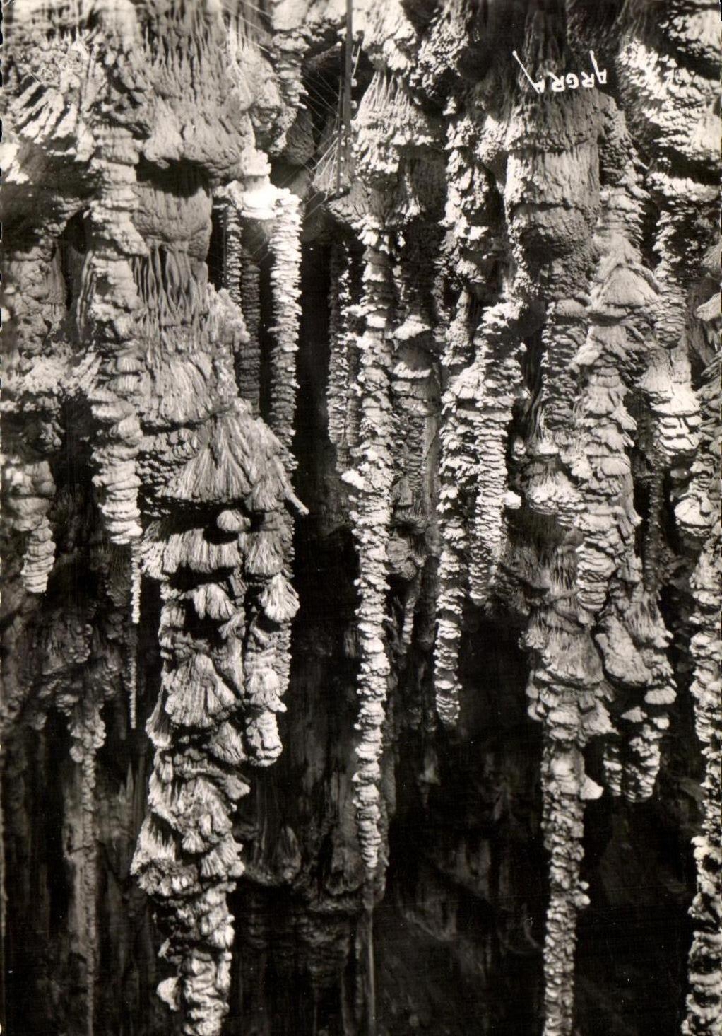 Aven Armand — Colonnes encorbellées — Éditions ARGRA