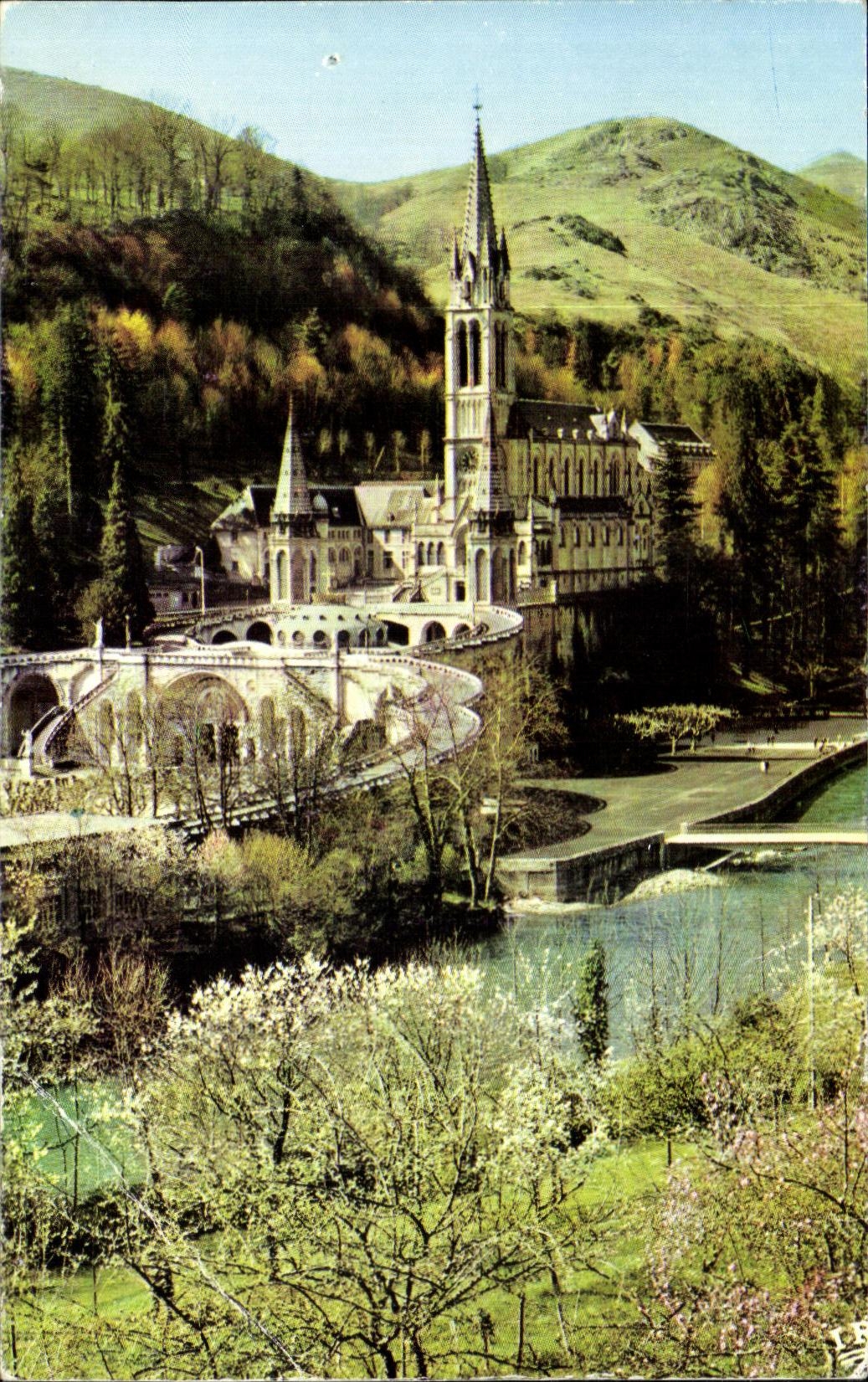 Lourdes — La Basilique et le Gave — Édition A. Dolucet