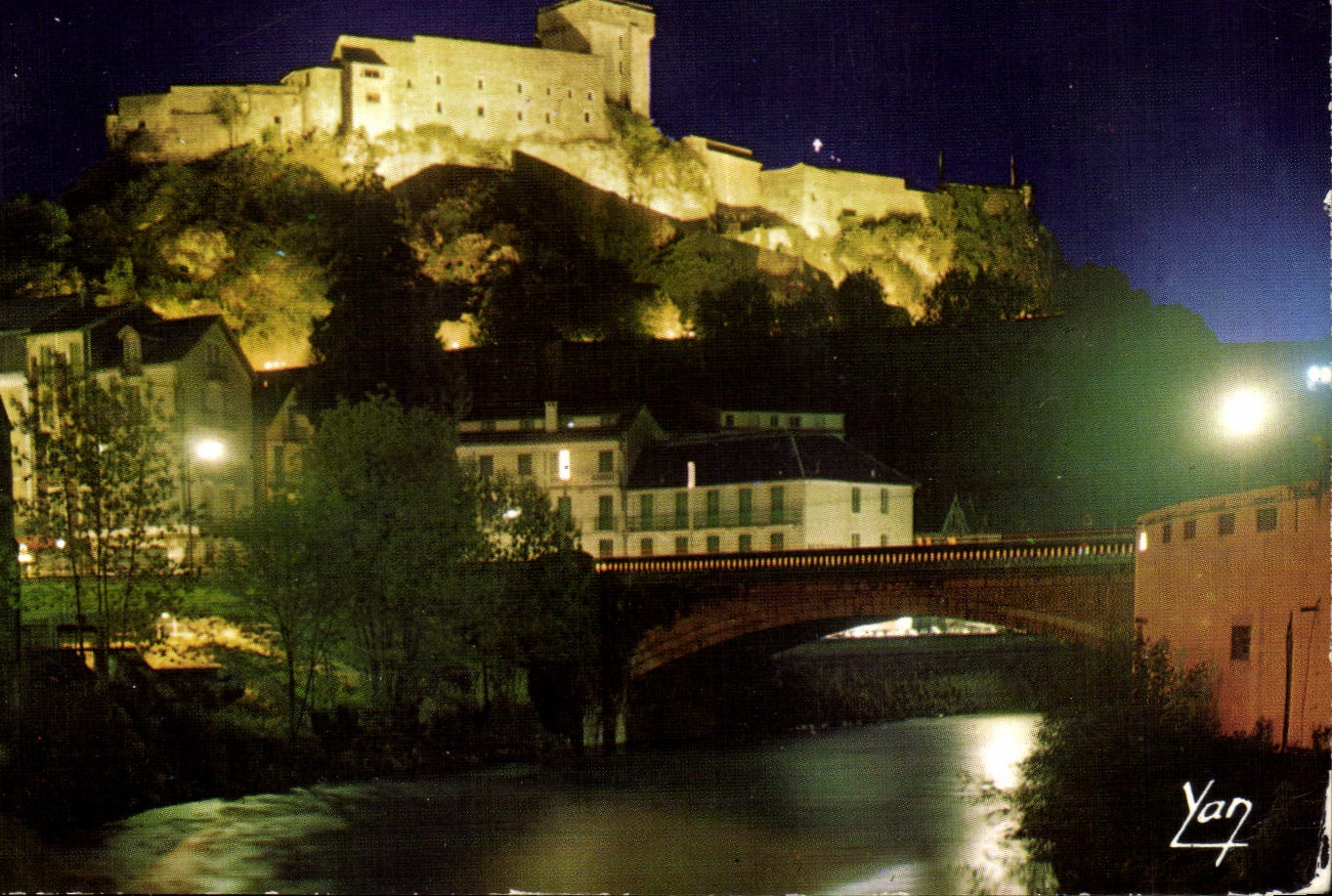 CPSM Lourdes Son Lumiere au Chateau Fort The castle illuminated ll castellio illuminato