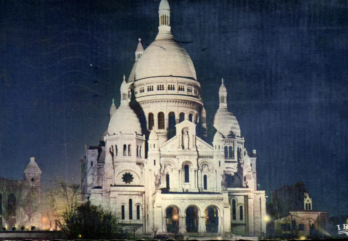 CPSM Paris La Basilique du Sacre Coeurde Montmartre illumi