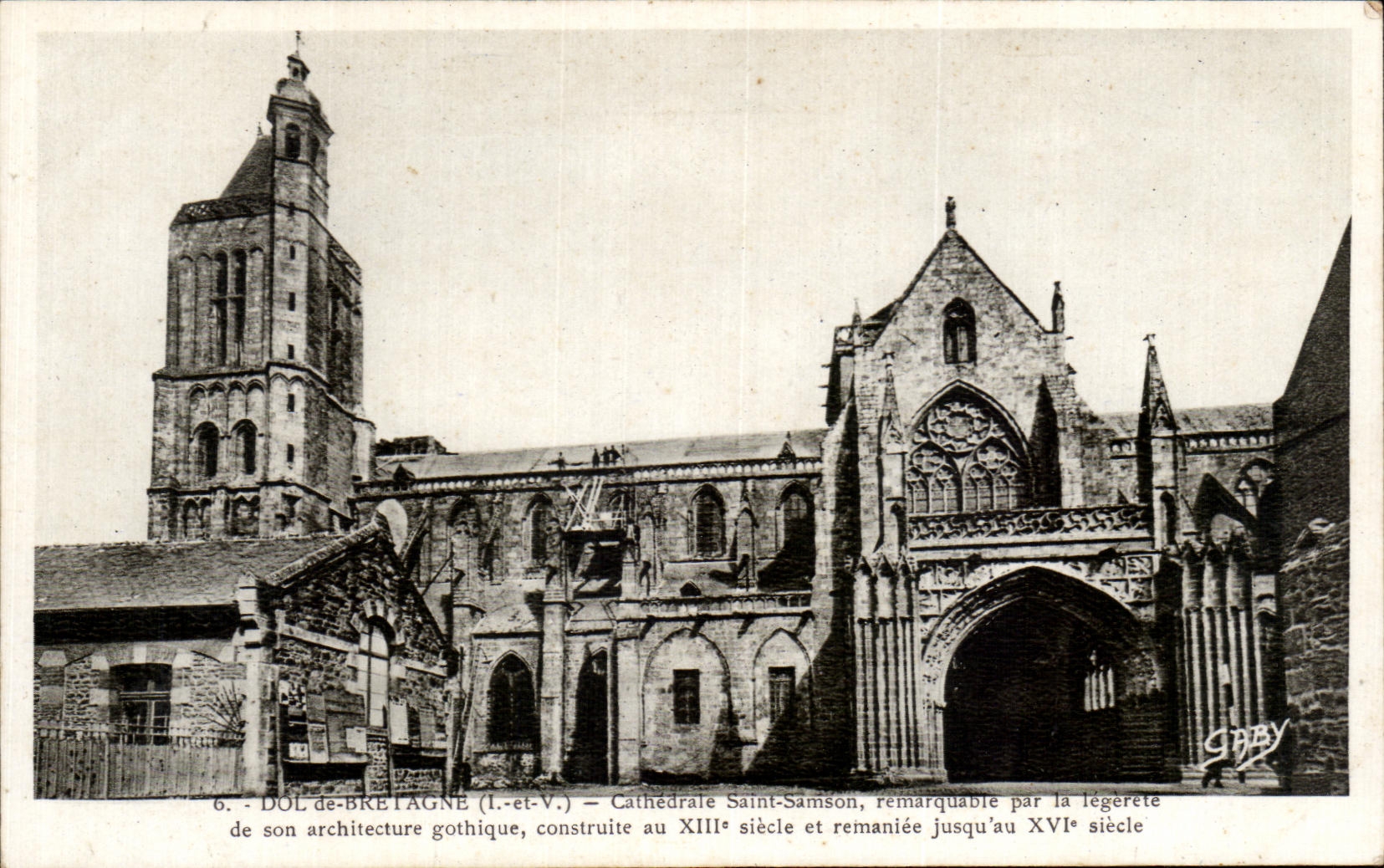 Dol-de-Bretagne (Ille-et-Vilaine) — Cathédrale Saint-Samson, construite au XIIIe siècle et remaniée jusqu'au XVIe siècle