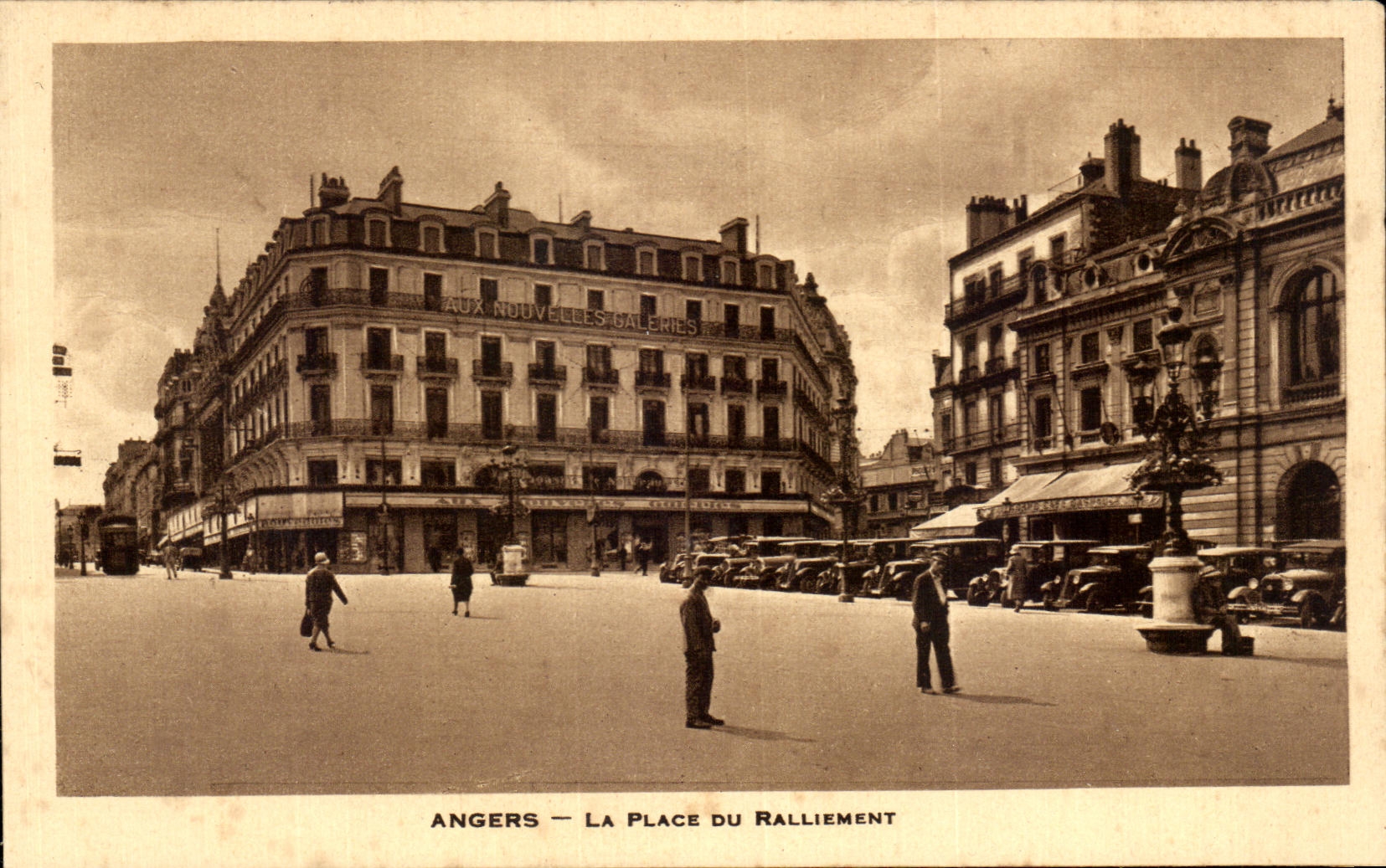 CPA Angers La Place Du Ralliement Aux nouvelles Galeries