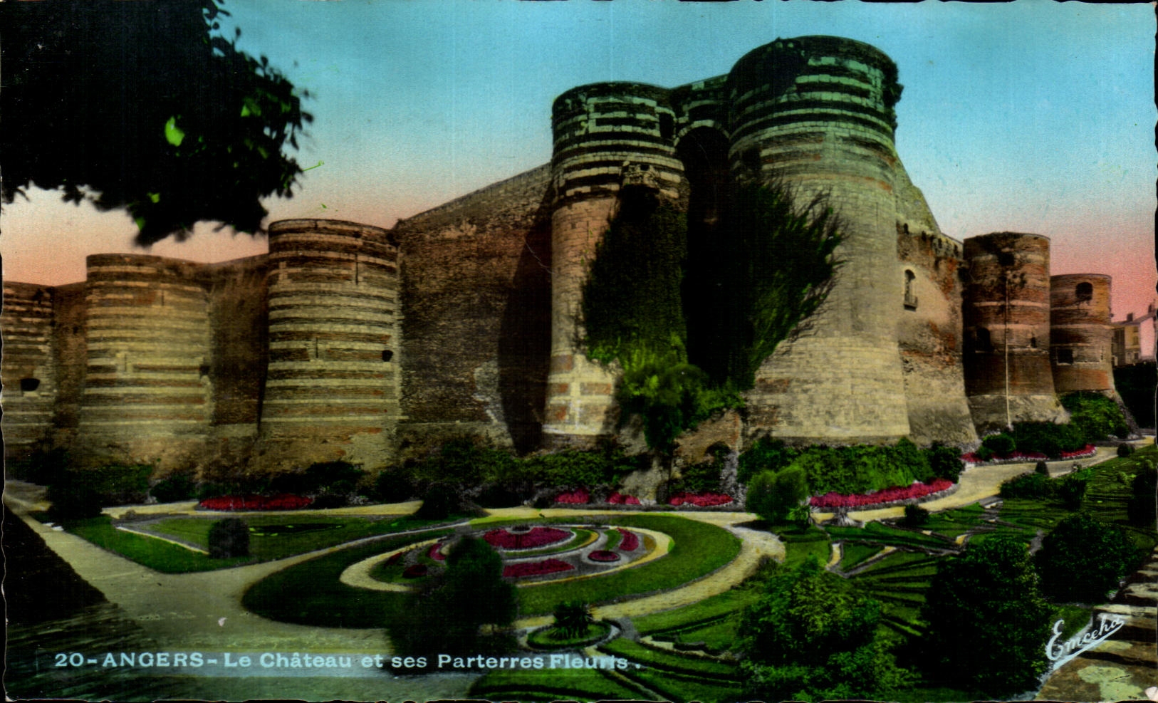 CPA Angers Le Chateau et ses Parterres Flourto