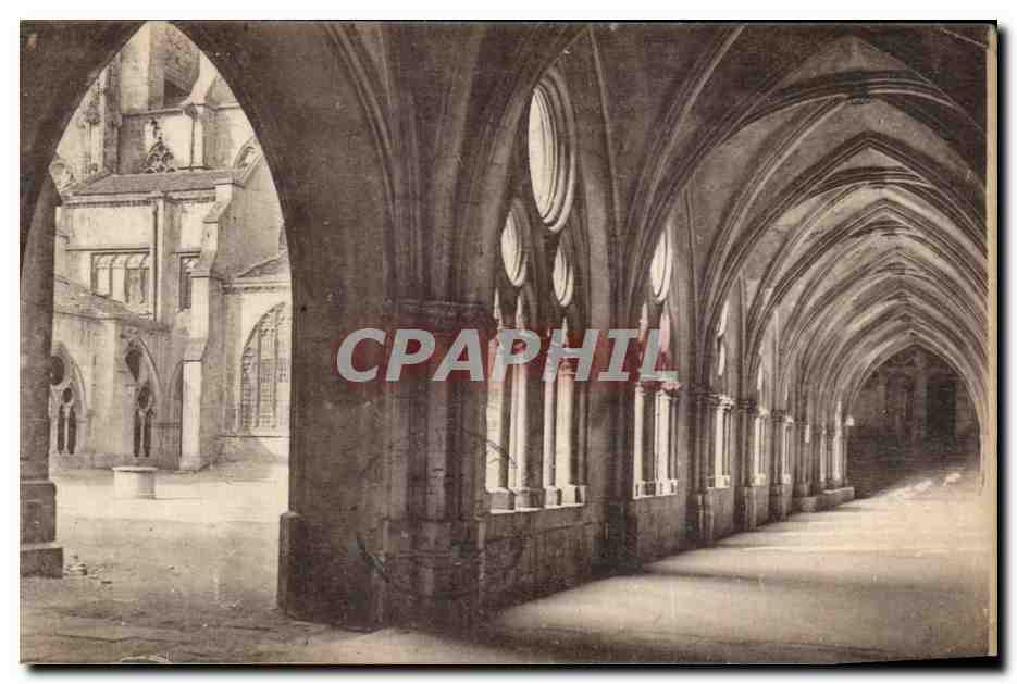 Cloître de la Cathédrale — Partie donnant accès au chœur de l'église — Magasins Réunis - Toul