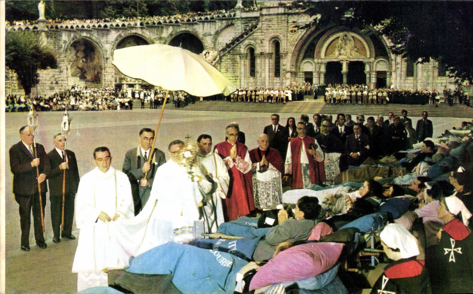 CPA Lourdes Benediction des Malades The Blessing of the Sick Benedizione degli ammalati Segnung der Kranken
