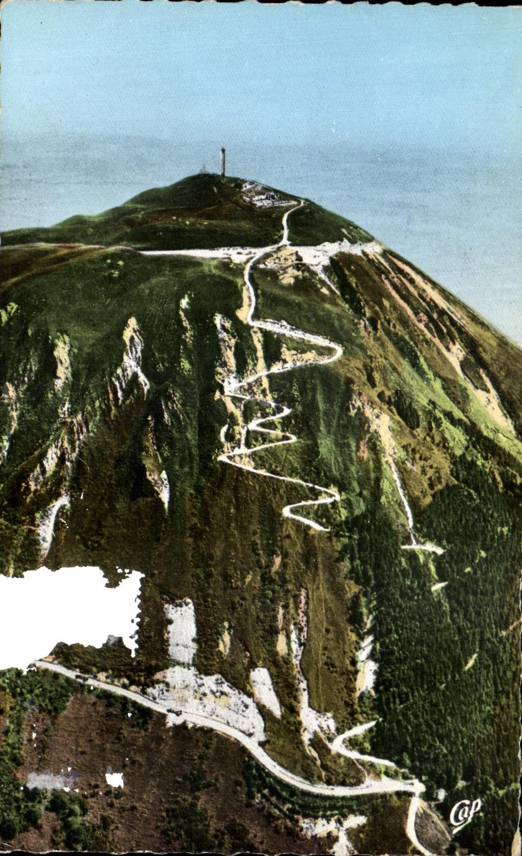 CPA L Autoroute a gauche et la Voie Romain du Puy de Dome partant du Col de Ceyssat