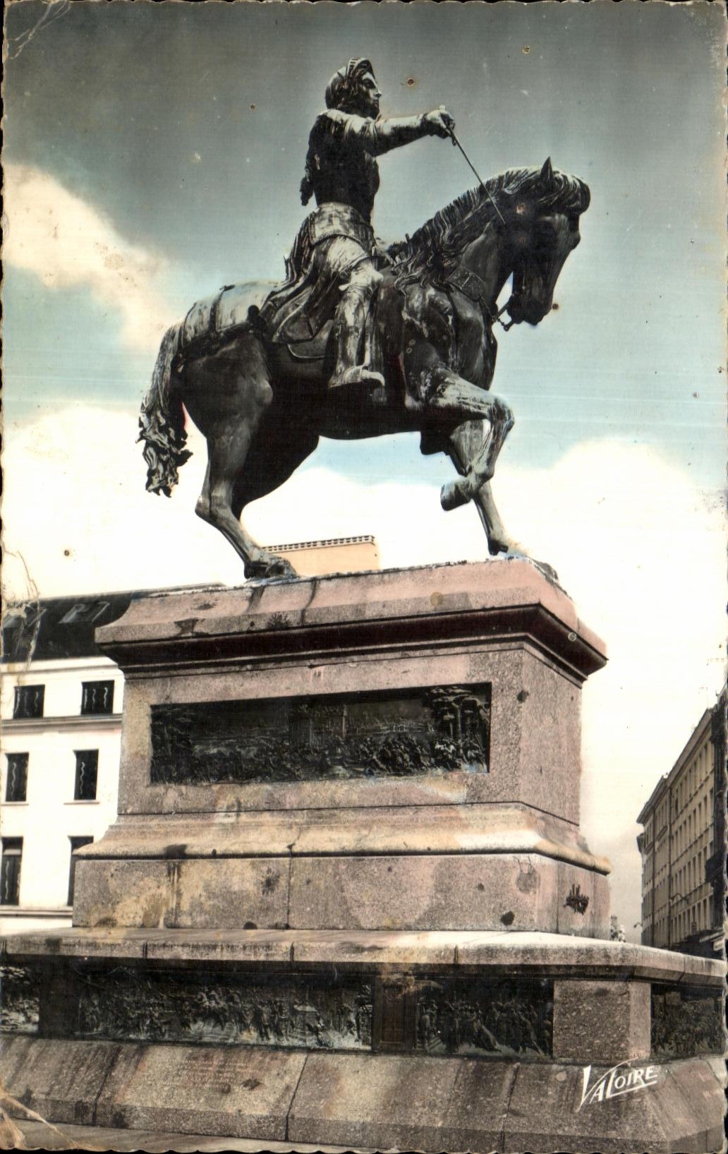 CPA Les Merveilles Du Val De Loire Orleans La statue de Jeanne d Arc 