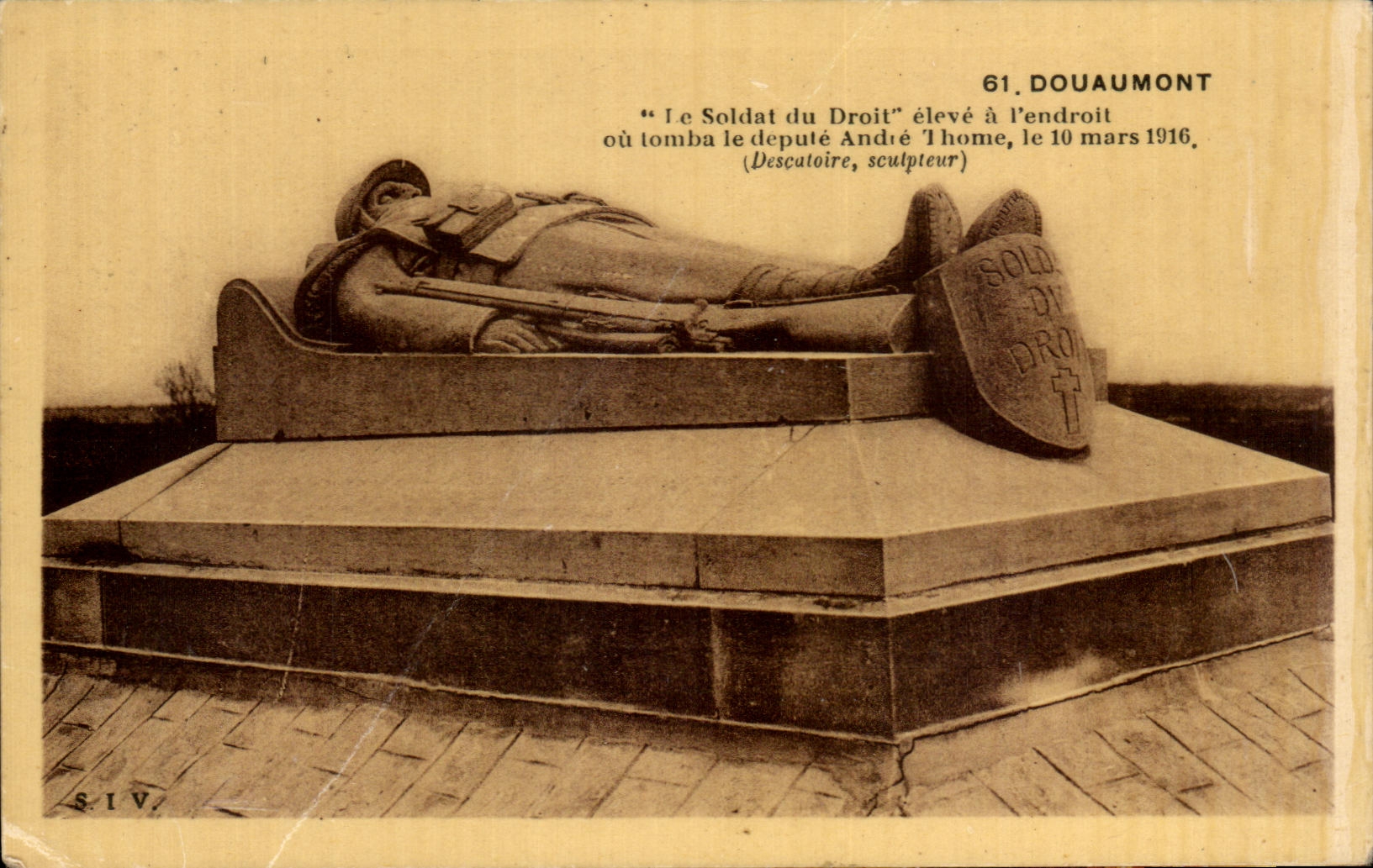 Monument 'Le Soldat du Droit' à Douaumont — œuvre d'André Thome, sculpteur — éditeur S.I.V.