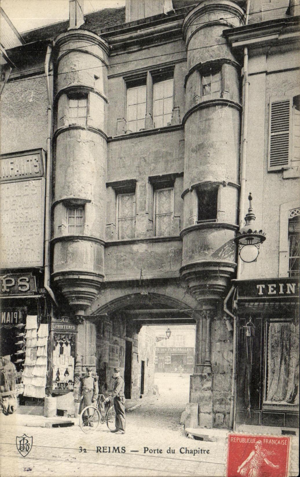 CPA Reims Porte du Chapitre Militaire Velo Cycle Bike