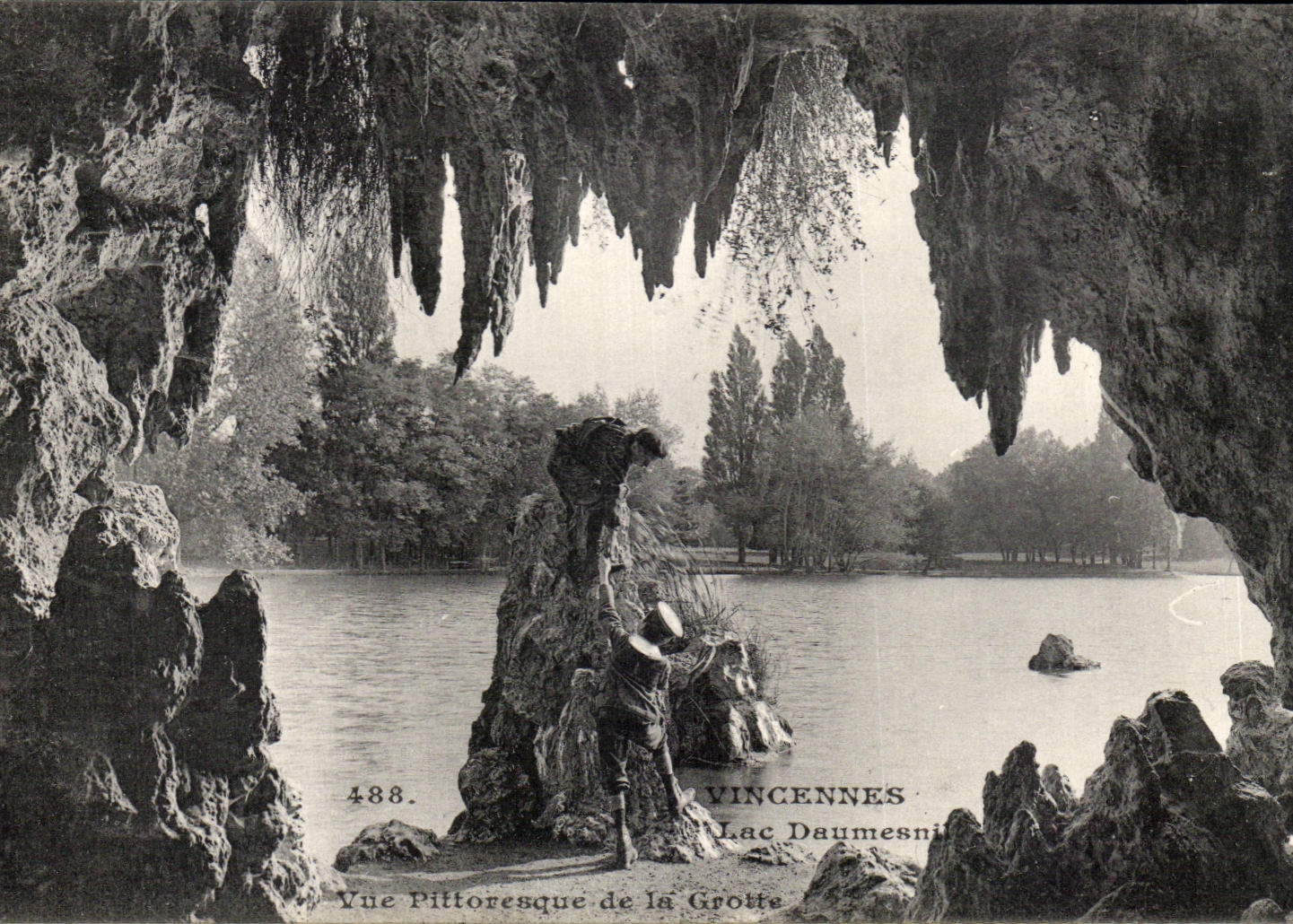 Vincennes — Vue pittoresque de la grotte du Lac Daumesnil — E. Malcuit, phot. édit. Paris, n° 488
