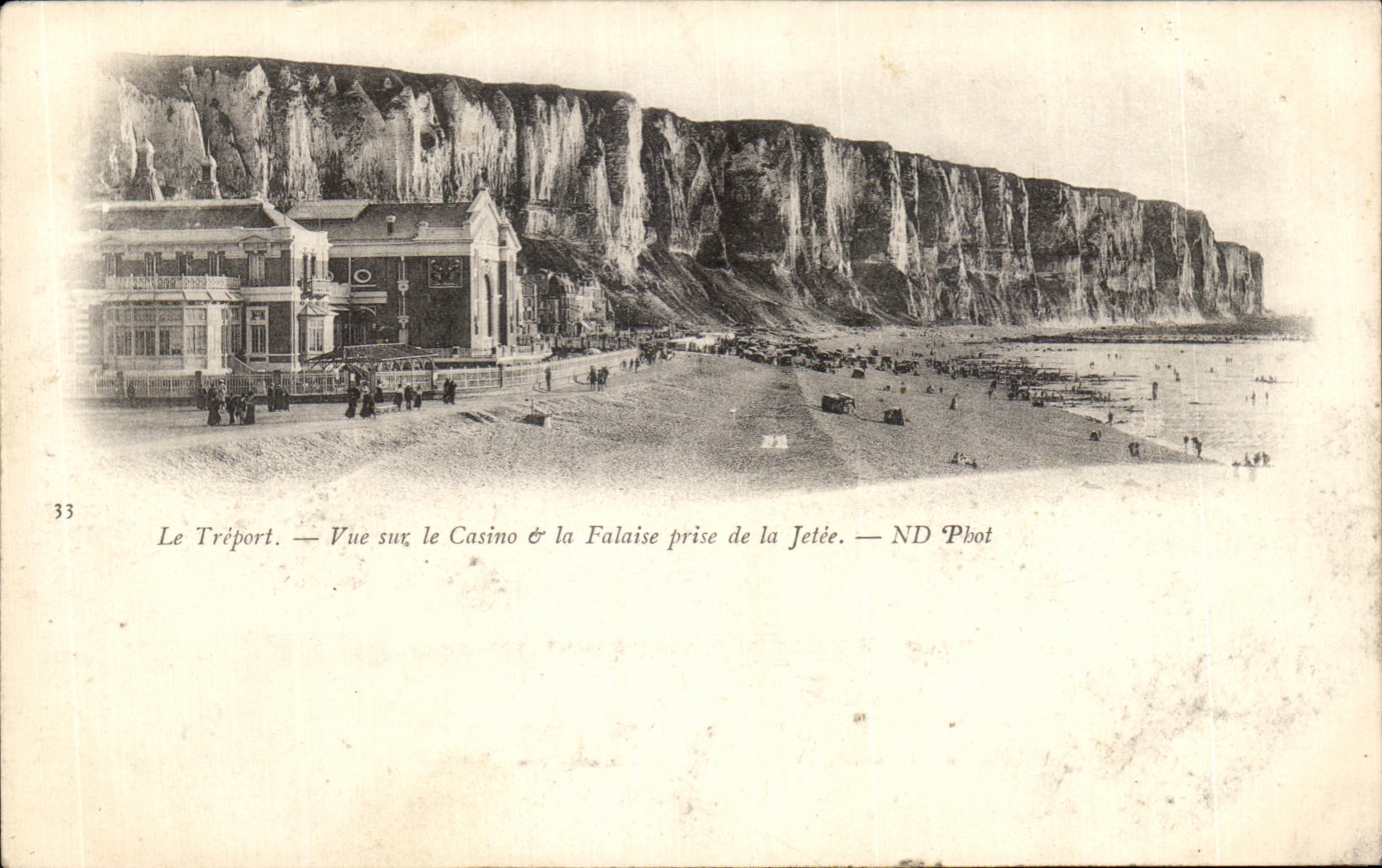 CPA Le Treport Vue sur le Casino la Falaise prise de la Jetee