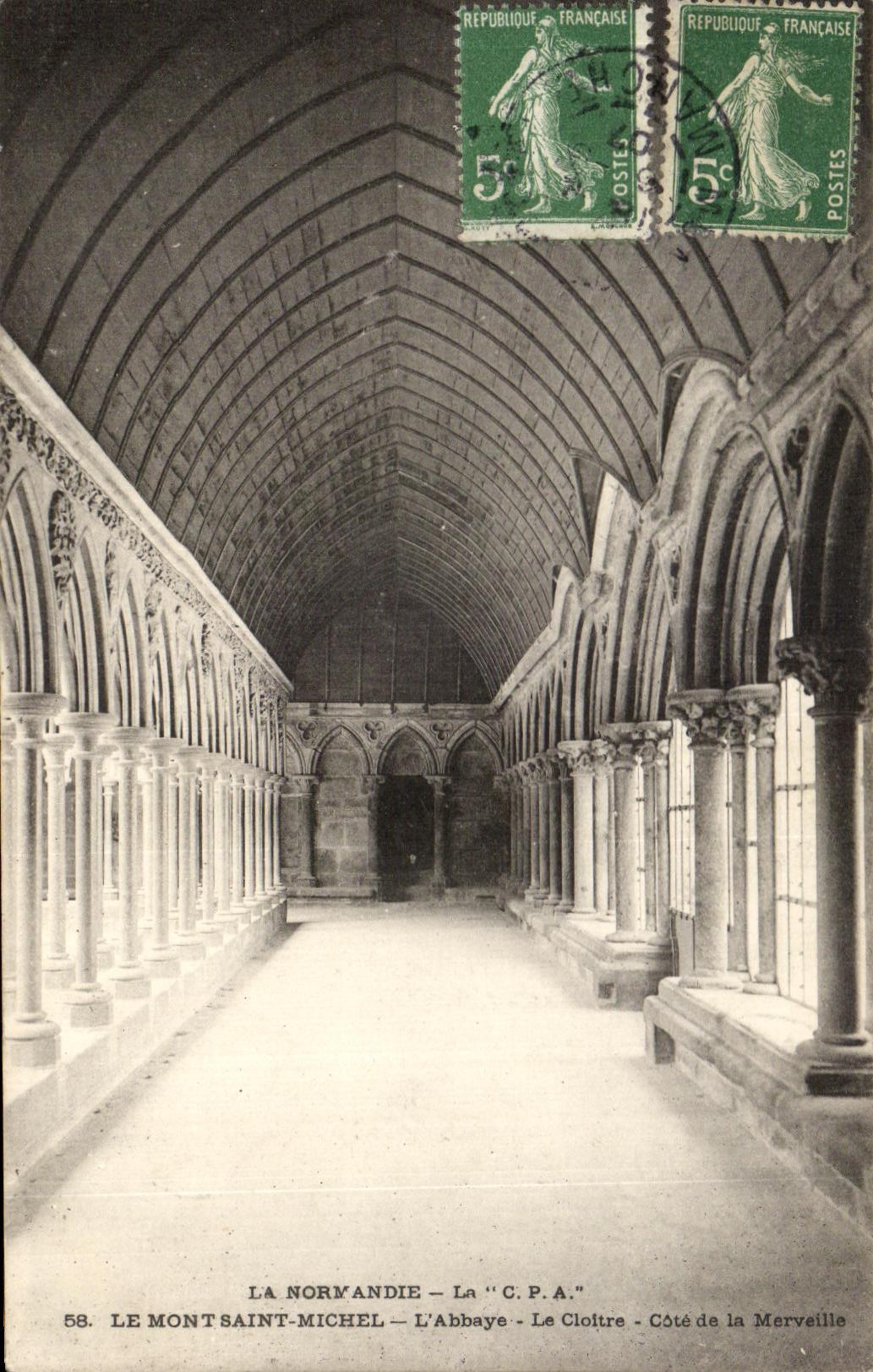 Le Mont Saint-Michel — L'Abbaye — Le Cloître — Côté de la Merveille — C.P.A. n°58