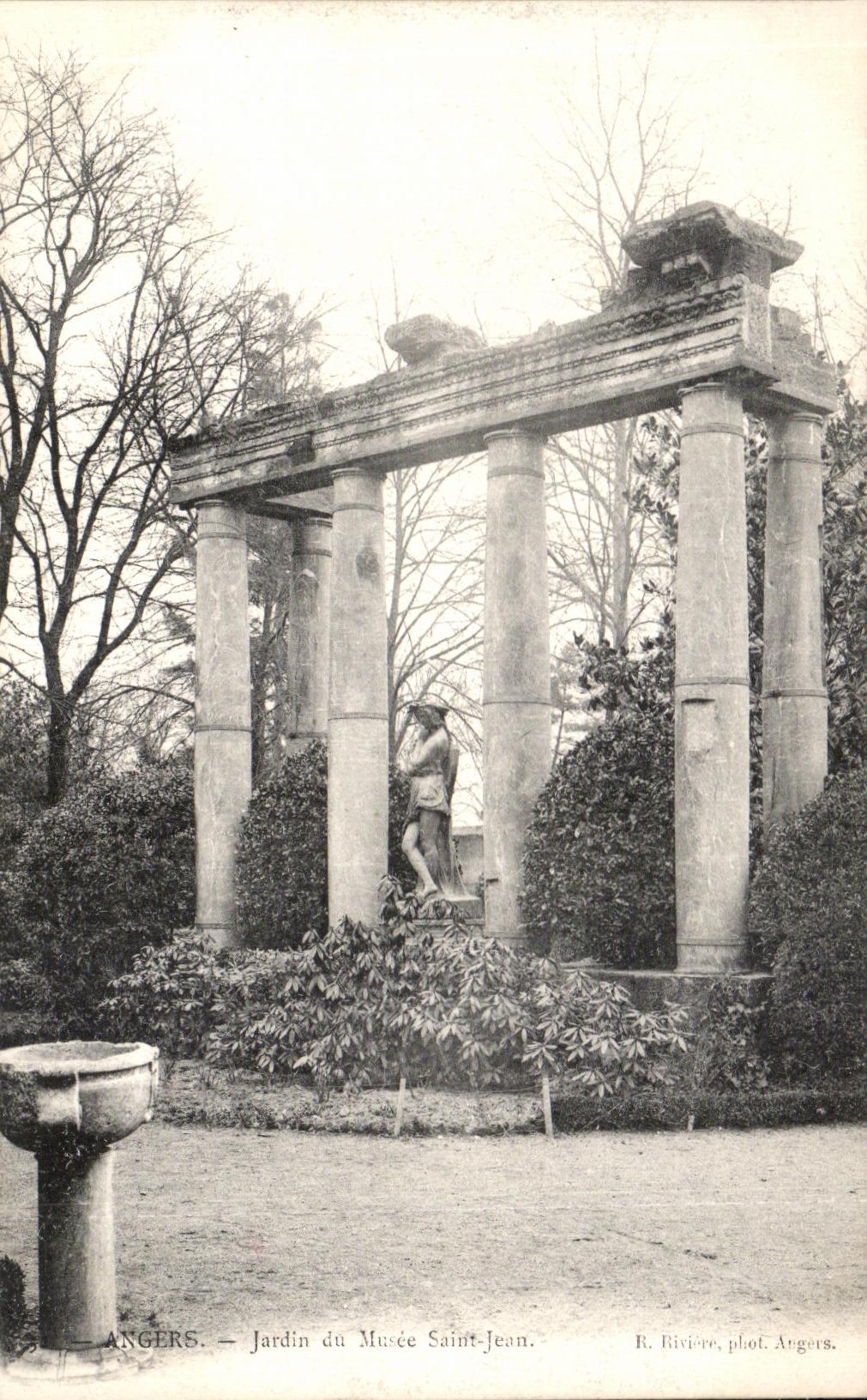 CPA Angers Jardin du Musee Saint Jean