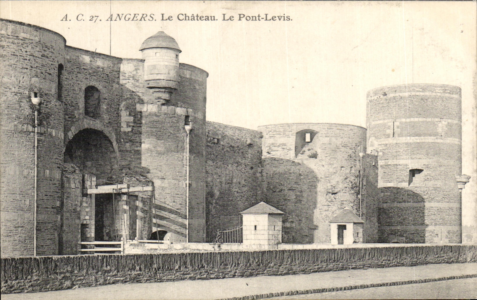 CPA Angers Le Chateau Le Pont Levis