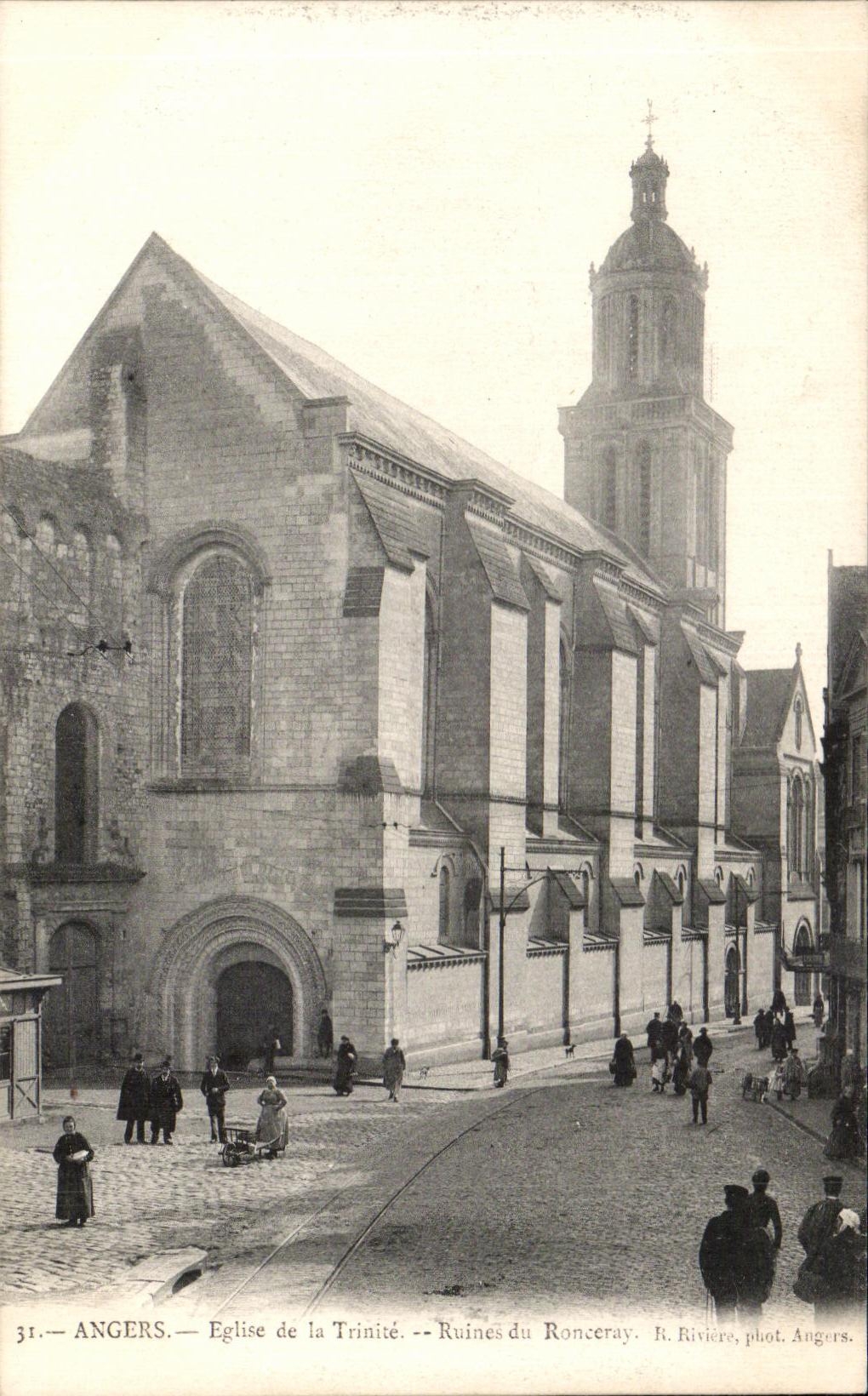 CPA Angers Eglise de la Trinite Ruines du Ronceray