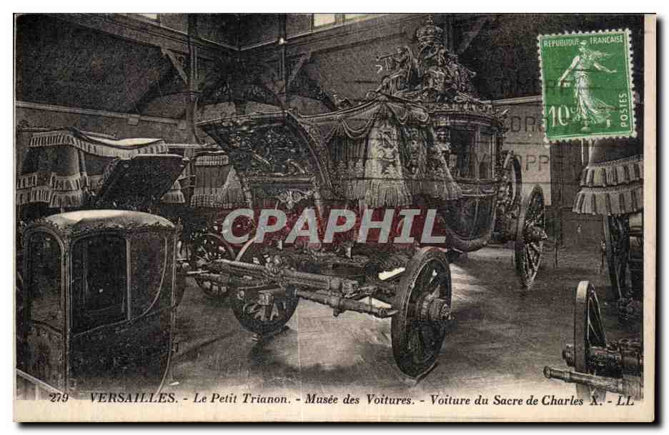 CPA Versailles Le Petit Trianon Musee des Voitures Voiture du Sacre de Charles X