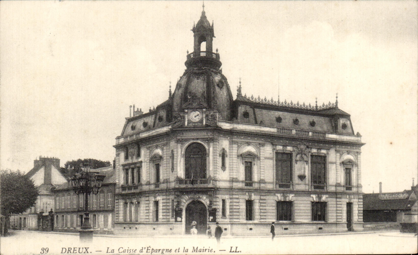 Dreux — La Caisse d'Épargne et la Mairie — LL.