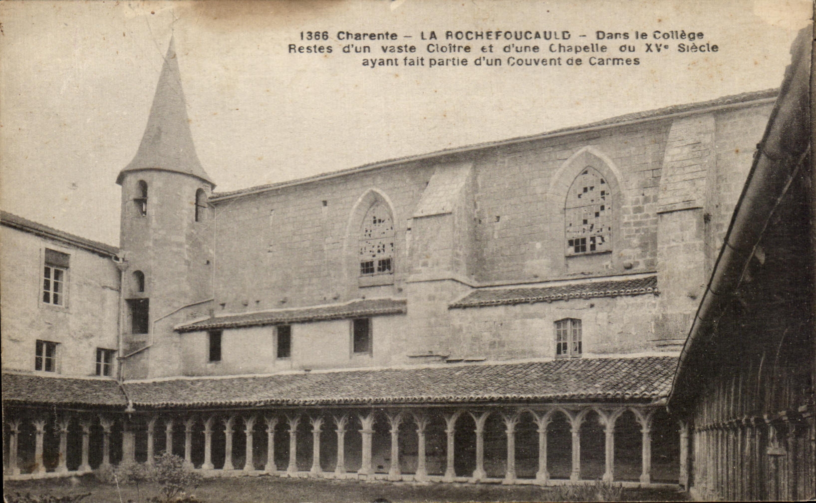 CPA Charente La Rochefoucauld Dans le College Restes d un Cloitre et d une