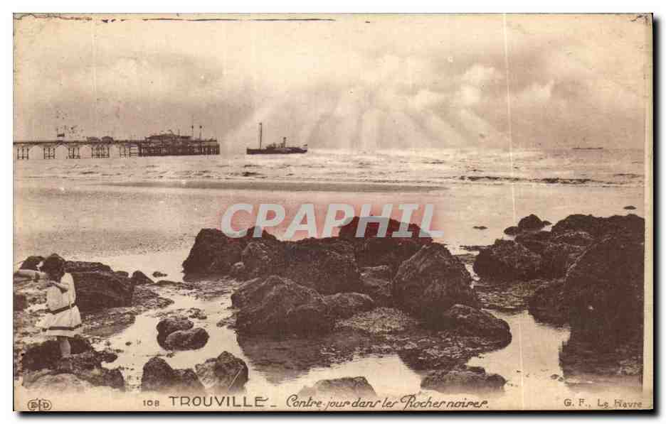 CPA Trouville Contre Jour Dant Les Roches noires