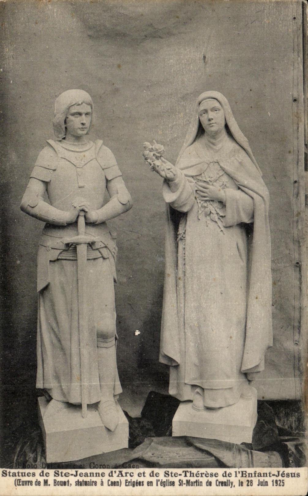 CPA Statues de Ste Jeanne D Arc et de Ste Therese de L Enfant Jesus Caen