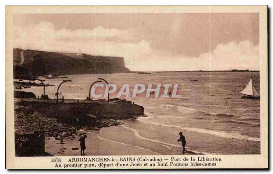 CPA Arromanches Les Bains Port de la Liberation la Plage Digues et Villas