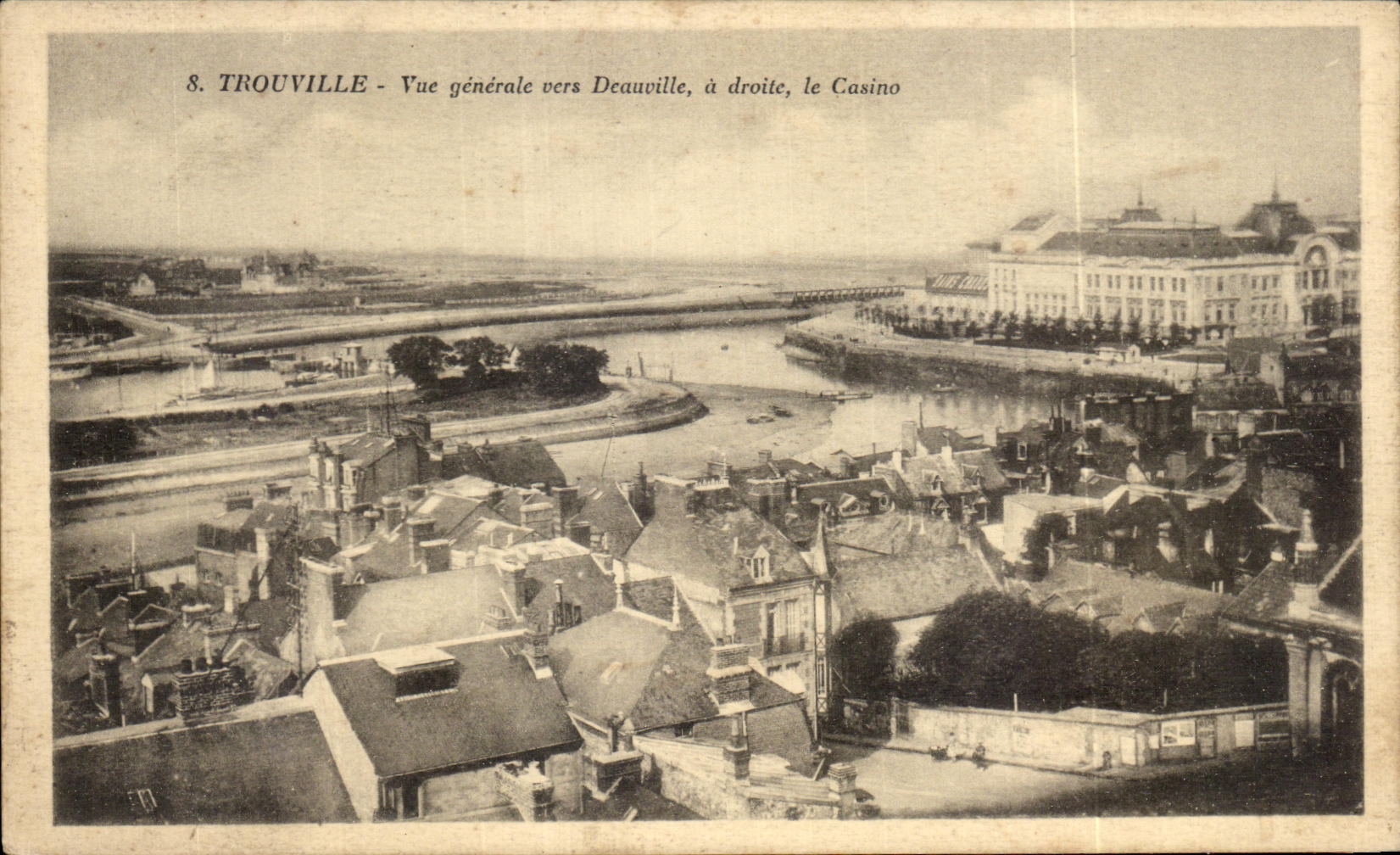 CPA Trouville Vue Generale Vers Deauville a Droite le Casino