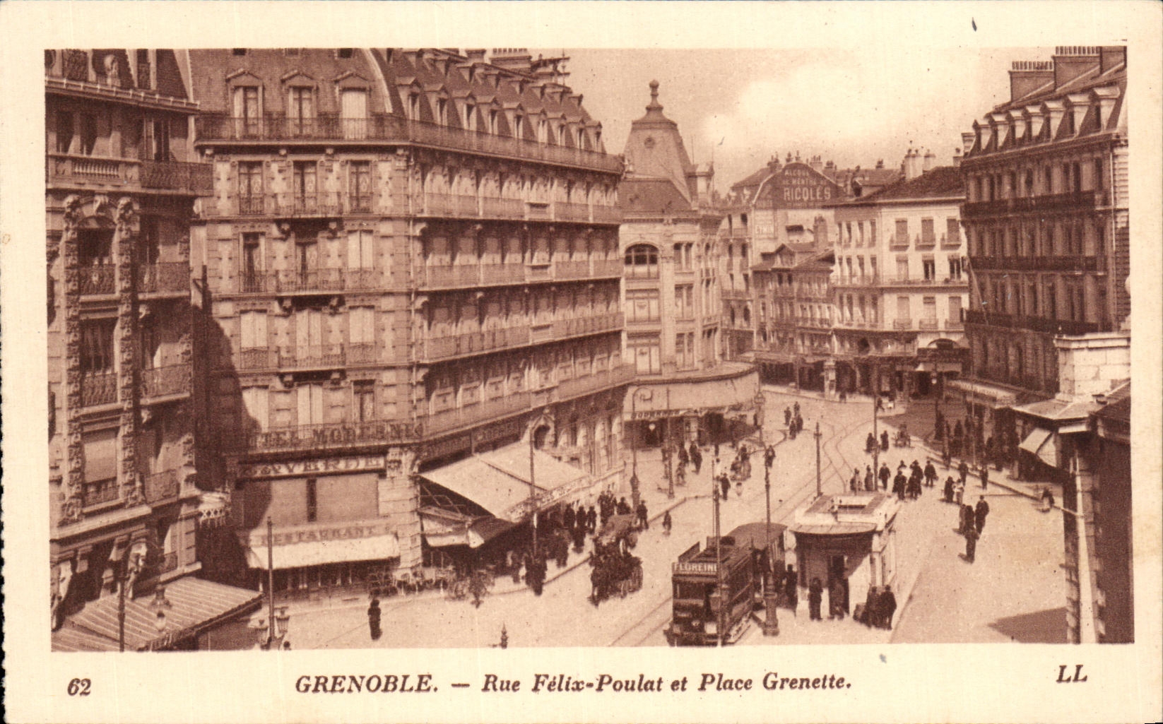 CPA Grenoble Rue Fellix Poulat et Place Grenette