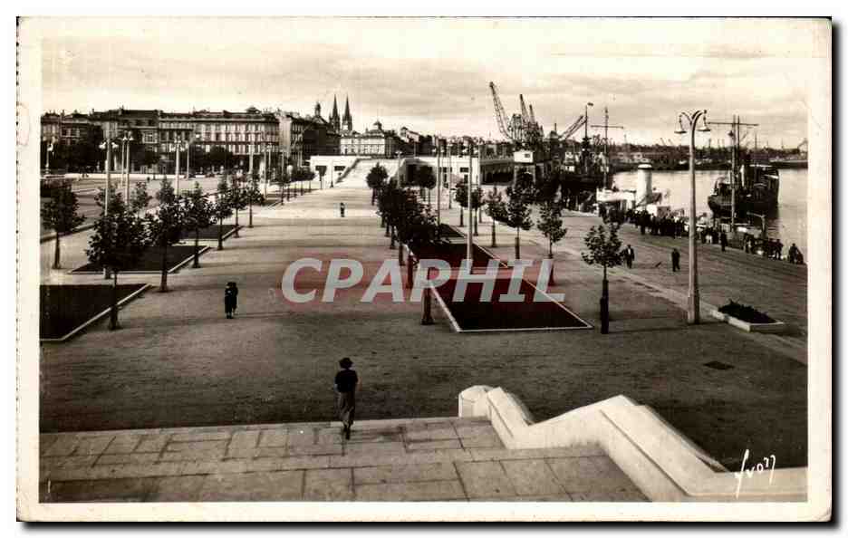 CPA Bordeaux Gironde Nouveaux jardins des Quinconces Quai Louis XVIII