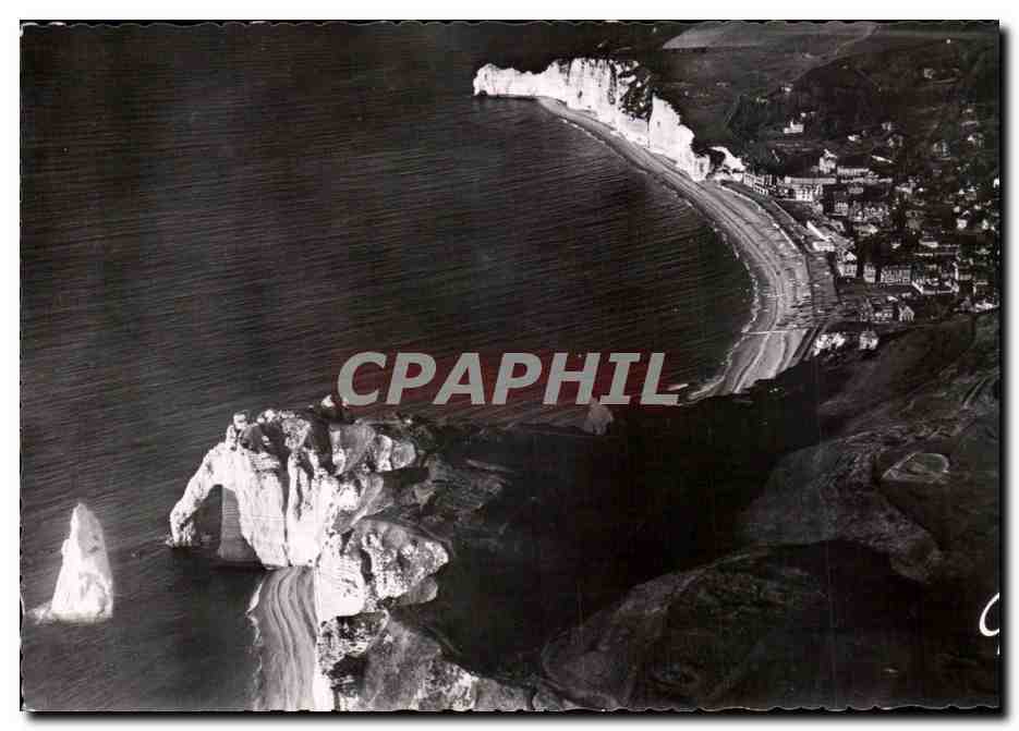 CPA En Normandie Etretat Les Falaises I Aiguille la Porte et la Plage