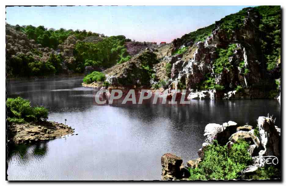 Der Zusammenfluss der Flüsse Creuse und Sédelle vor dem Rocher des Fileuses — M. ROUSSEL, Fotoverlag, Châteauroux