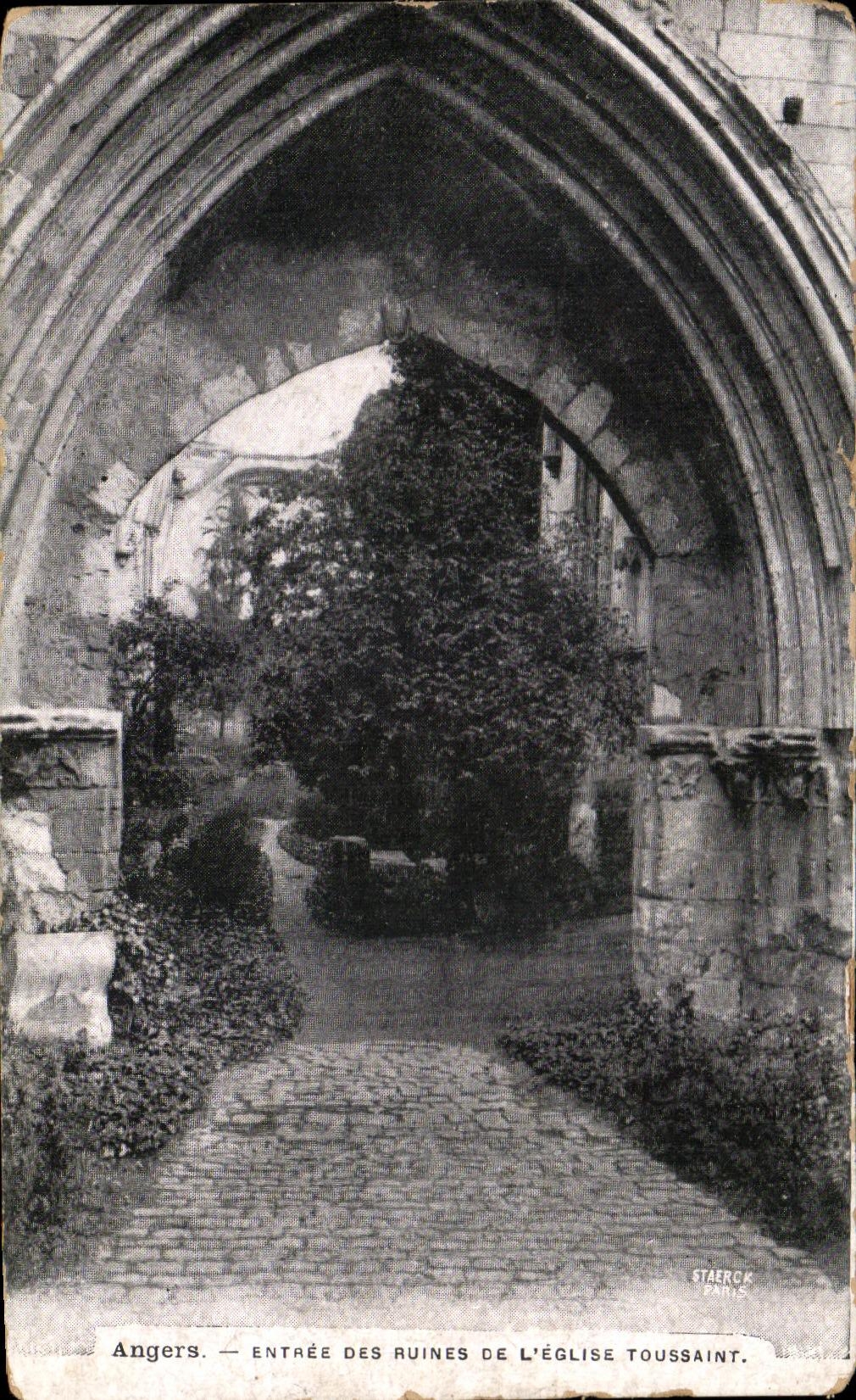 CPA Agers Entree Des Ruines de L Eglise Toussaint