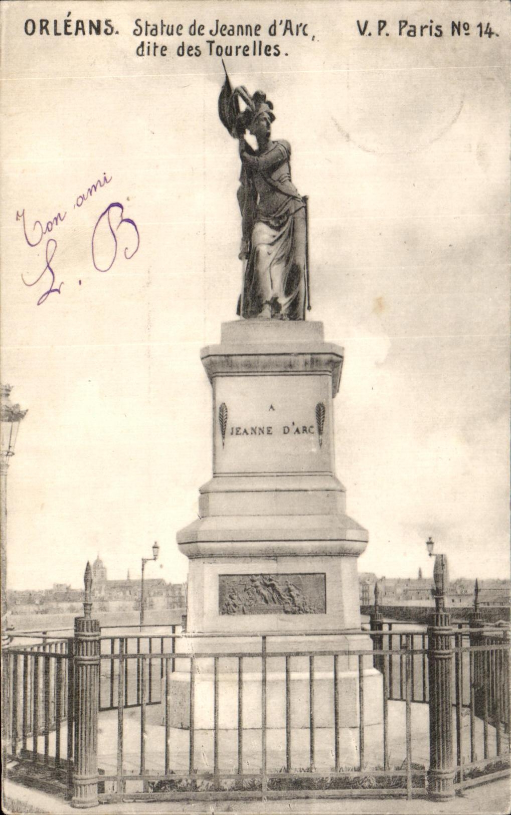 CPA Orleans Statue de Jeanne d Arc dite des Tourelles