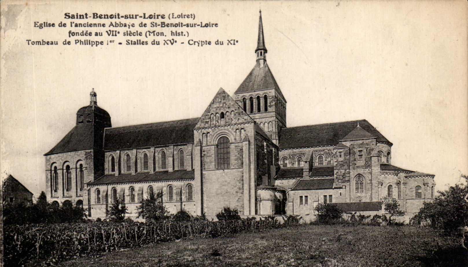 Saint-Benoît-sur-Loire (Loiret) — Église de l'ancienne Abbaye, tombeau de Philippe Ier, stalles du XV°, crypte du XI° — L. Lenormand, n°330