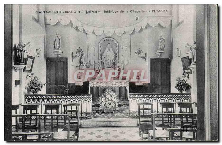CPA Saint Benoit Loire Interieur de la Chapelle de L Hospice