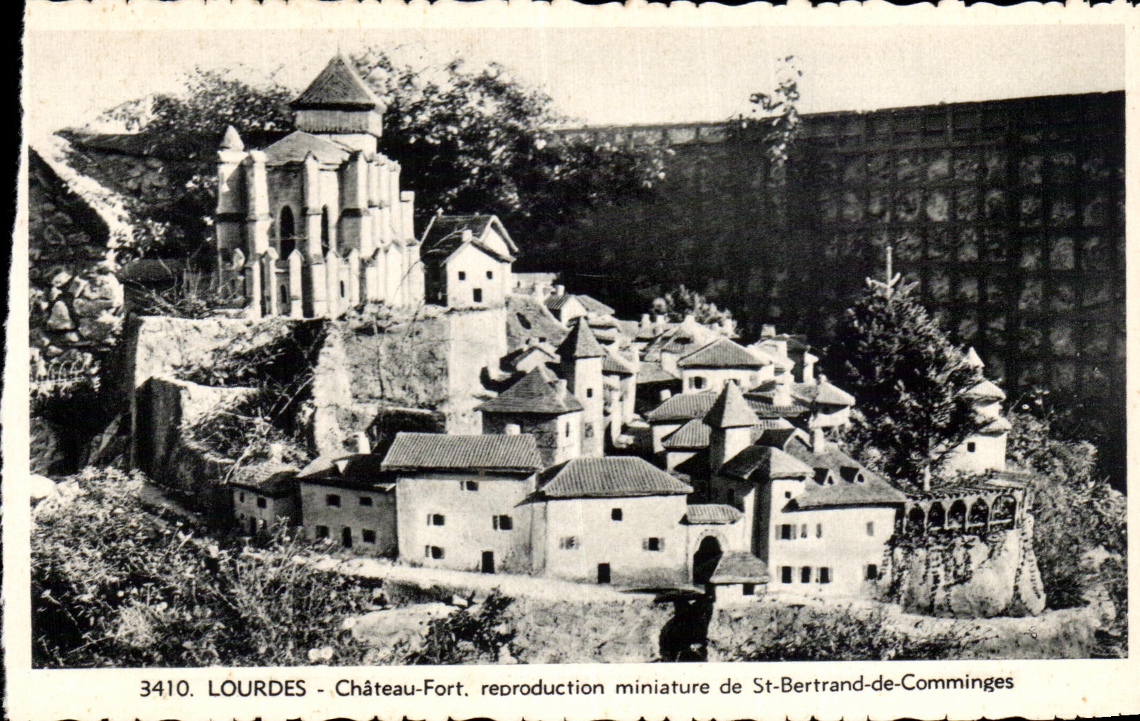 CPA Lourdes Le Chateau Fort Reproduction miniature de St Bertrand Comminges