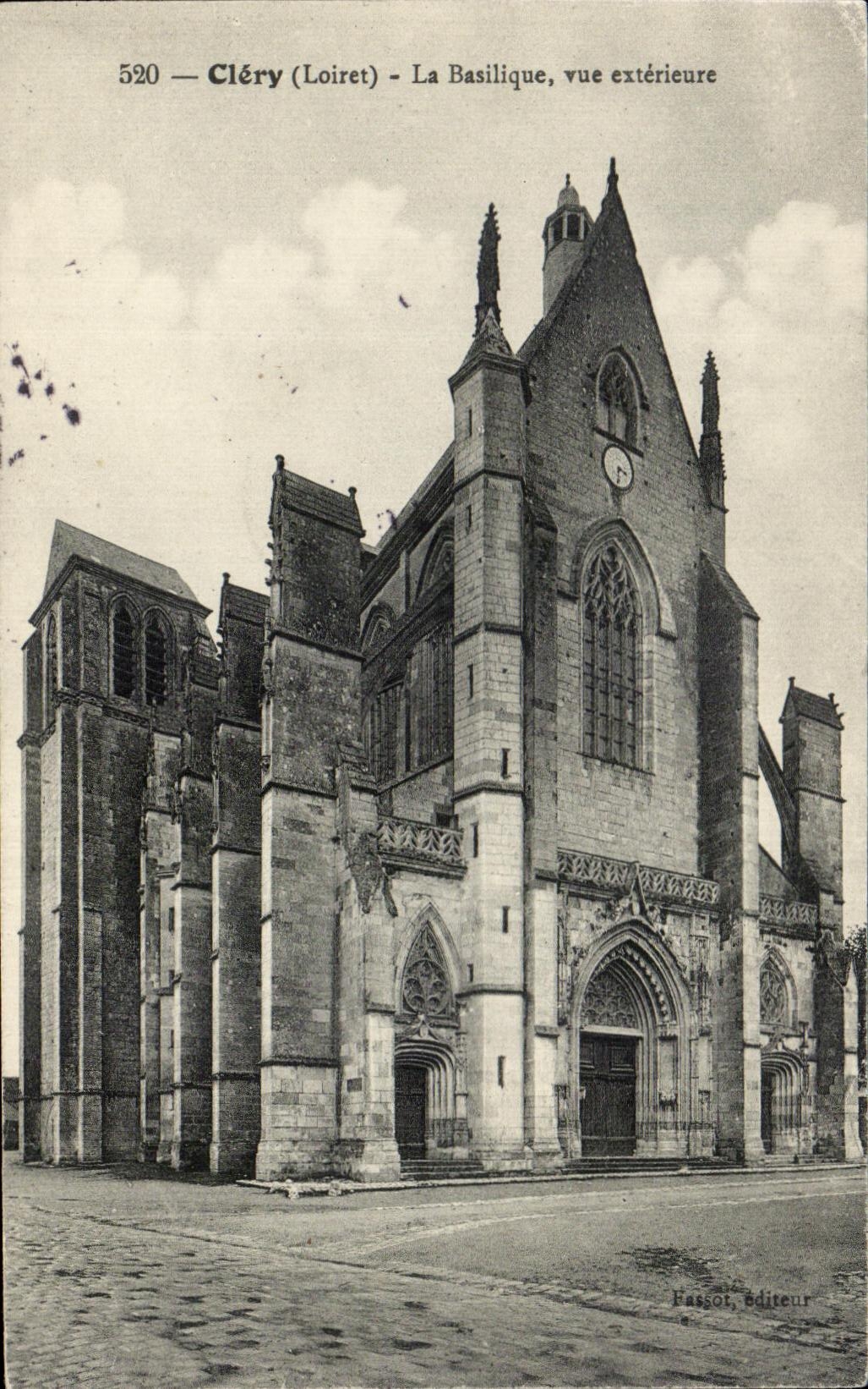CPA Clery La Basilique vue exterieure