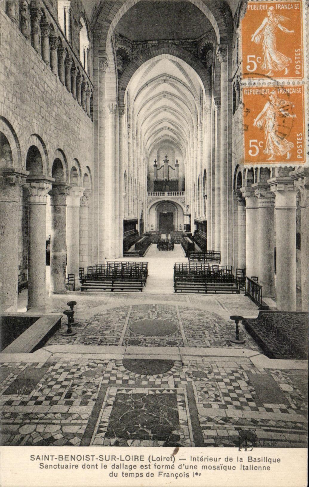 CPA Saint Benoit sur Loire Interieur de la Basilique Sanctuaire dont le dallage est forme d une mosaique italiienne du t