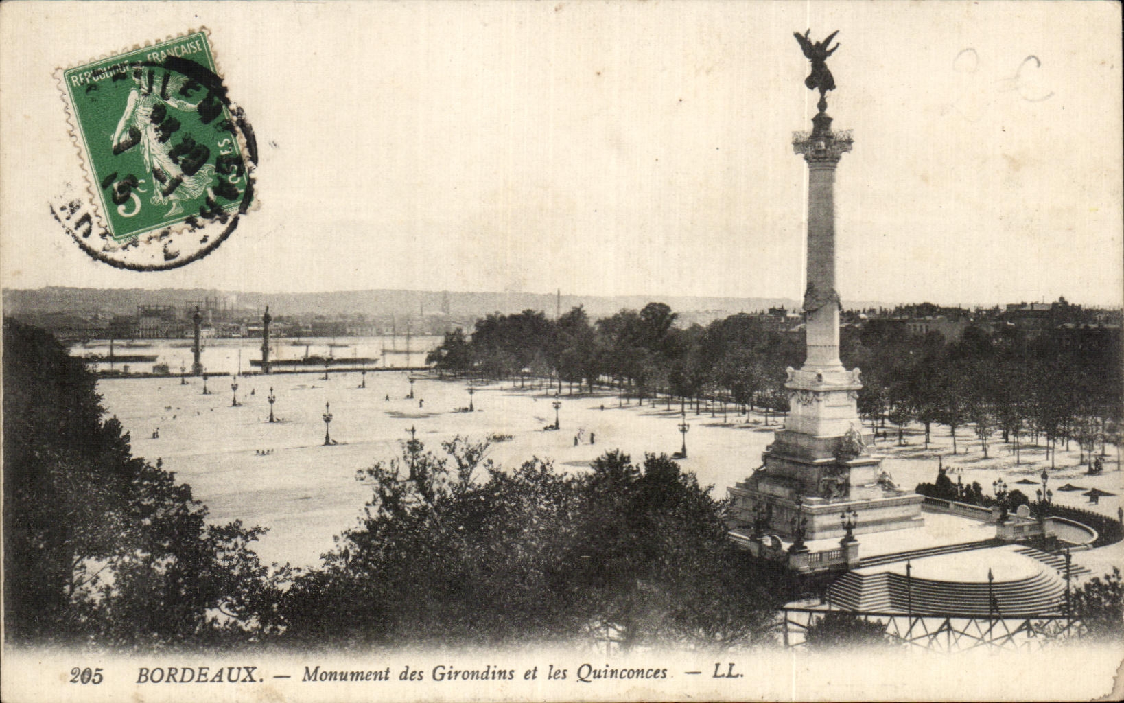 CPA Bordeaux Monument des Girondins et les Quinconces