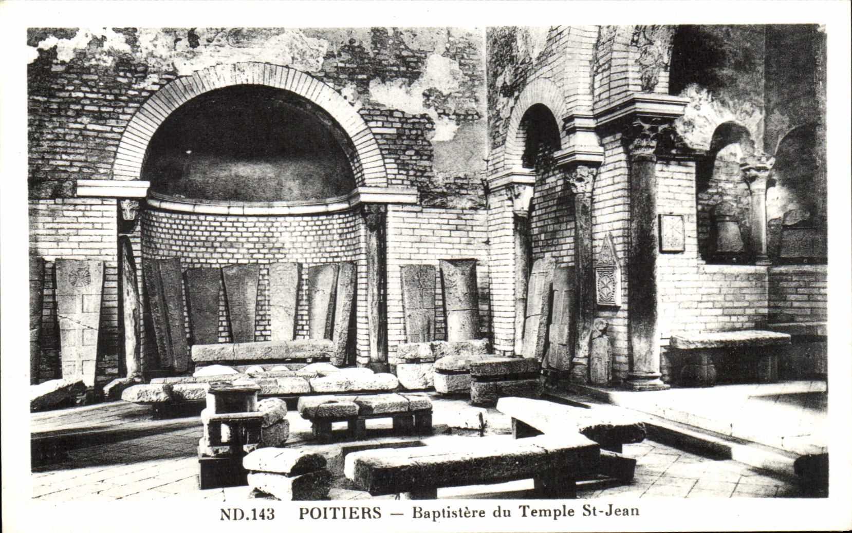 POITIERS — Baptistère du Temple St-Jean — ND.143