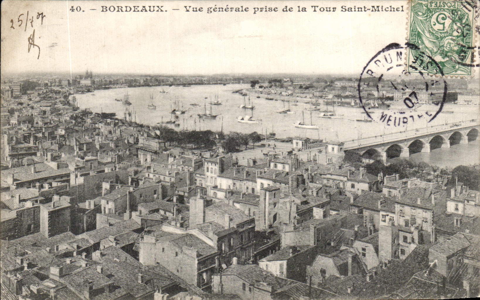 CPA Bordeaux Vue generale prise de la Tour Saint Michel Bateaux