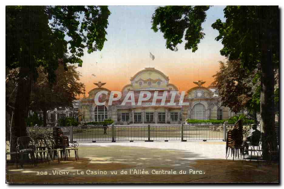 CPA Vichy Le Casino vu de i Allee Centrale du Parc