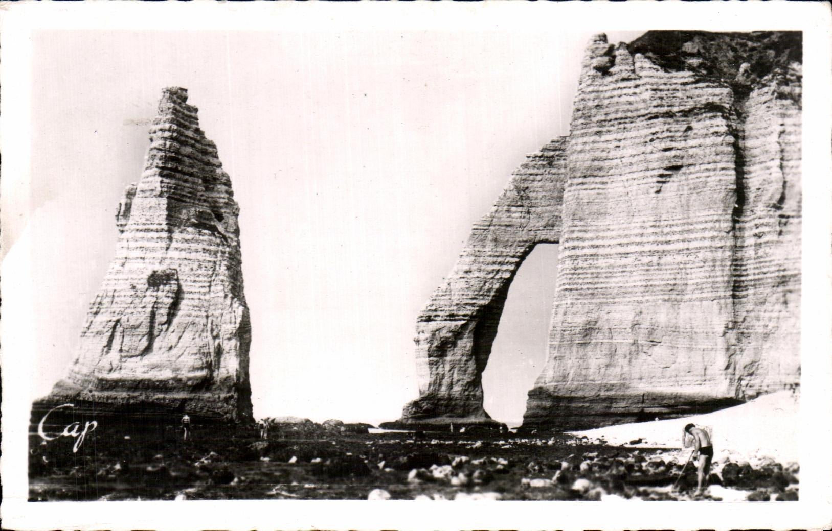 CPA Etretat Porte d Aval et Grande Aiguille