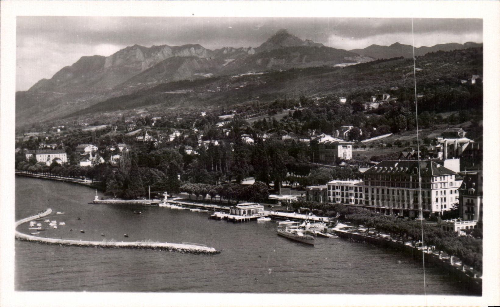 Évian-les-Bains (Haute-Savoie) — Der Hafen, das Hotel Albert-1er und die Monts du Chablais — Editions J. Cellard, Lyon