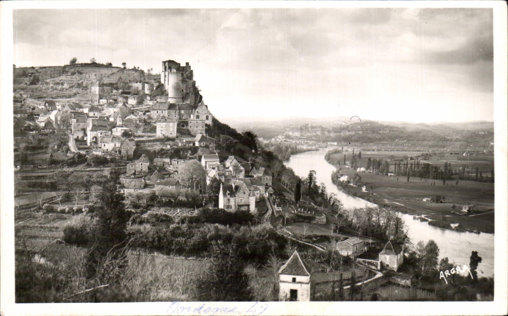 Beynac - Château féodal de Castelnaud (XIIIe et XVe s.) — Les Arts Graphiques de la Gascogne, Toulouse