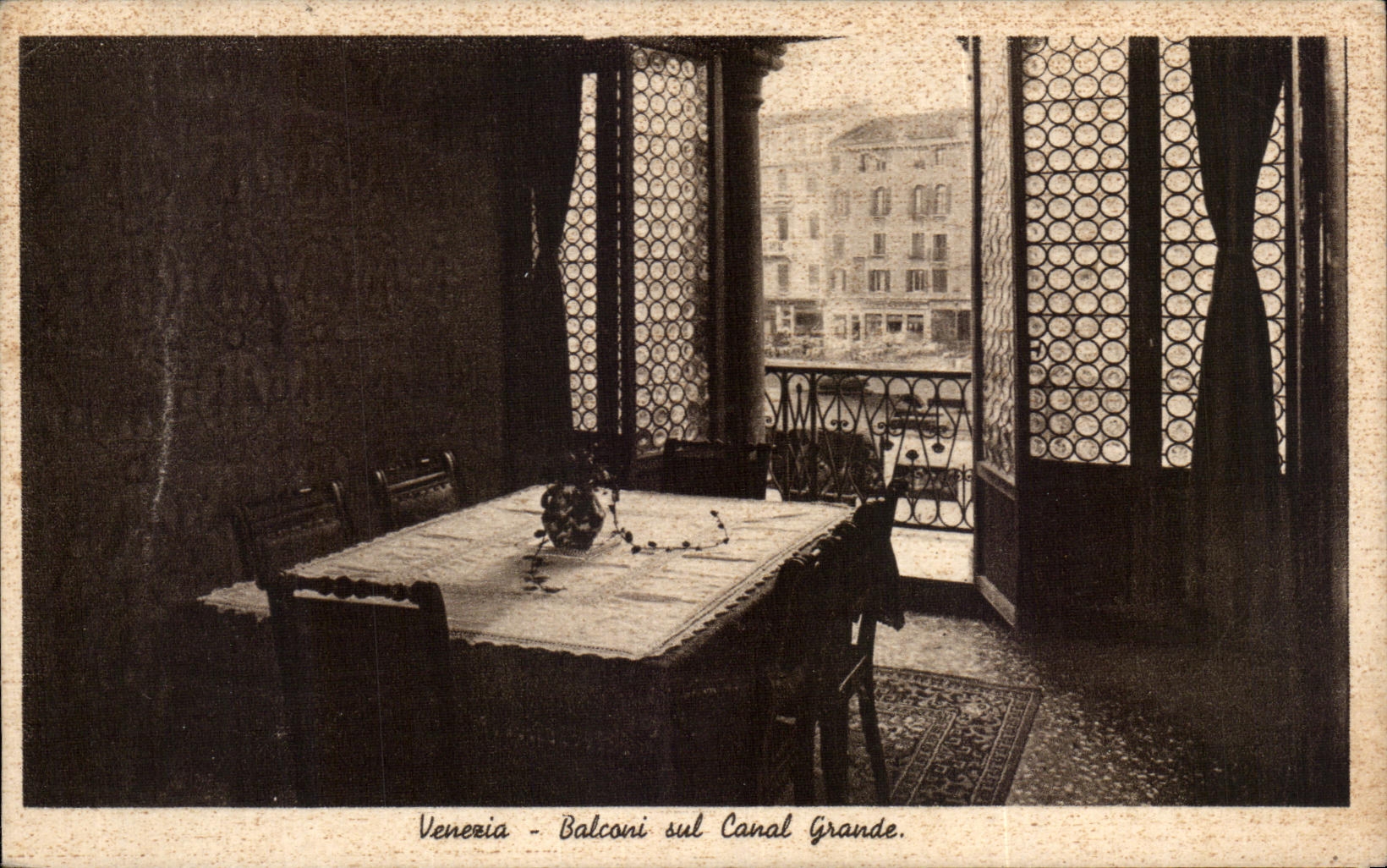 CPA Veneria Balconi Sul Canal grande