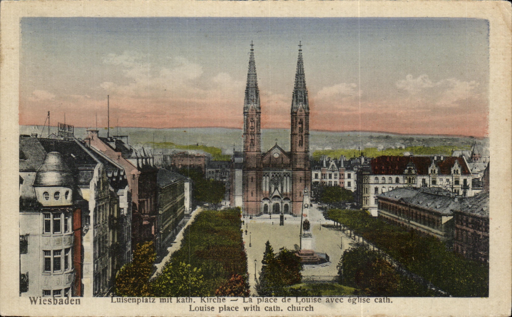 CPA Wiesbaden Luisenplatz mit Kath Kirche La Place de Louise avec Cath Louise Place with Cath Church